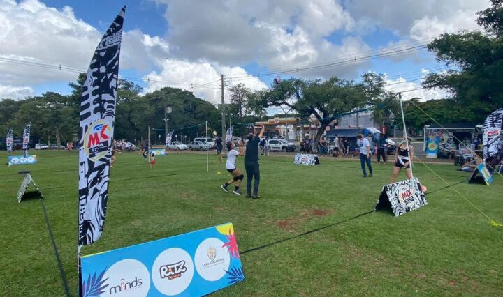 Maringaenses se divertem no Espaço Verão Mix, na Praça da Catedral